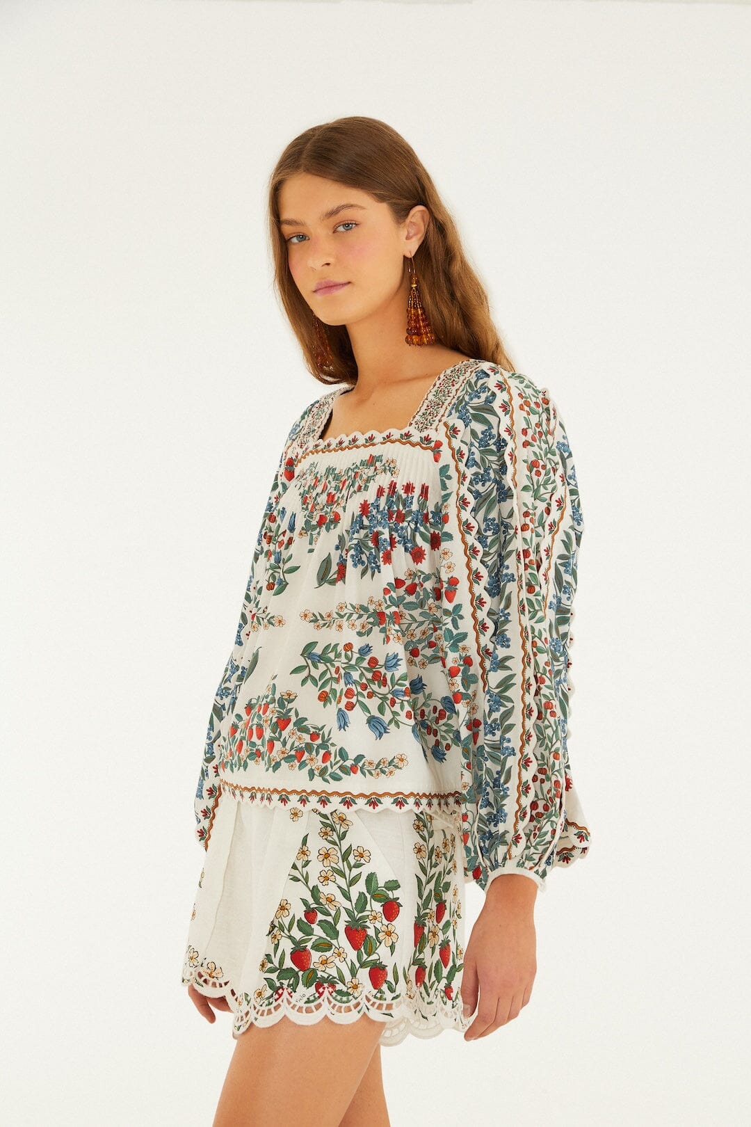 Fruit Beauty Scarf Off White Long Sleeve Blouse