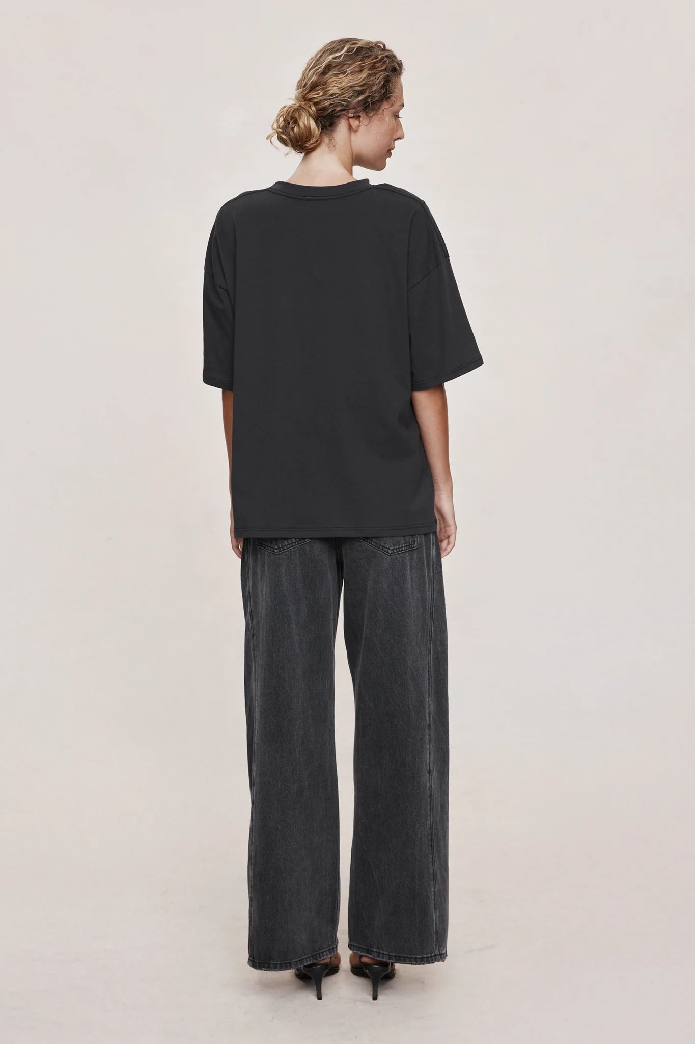Hele Tee Black