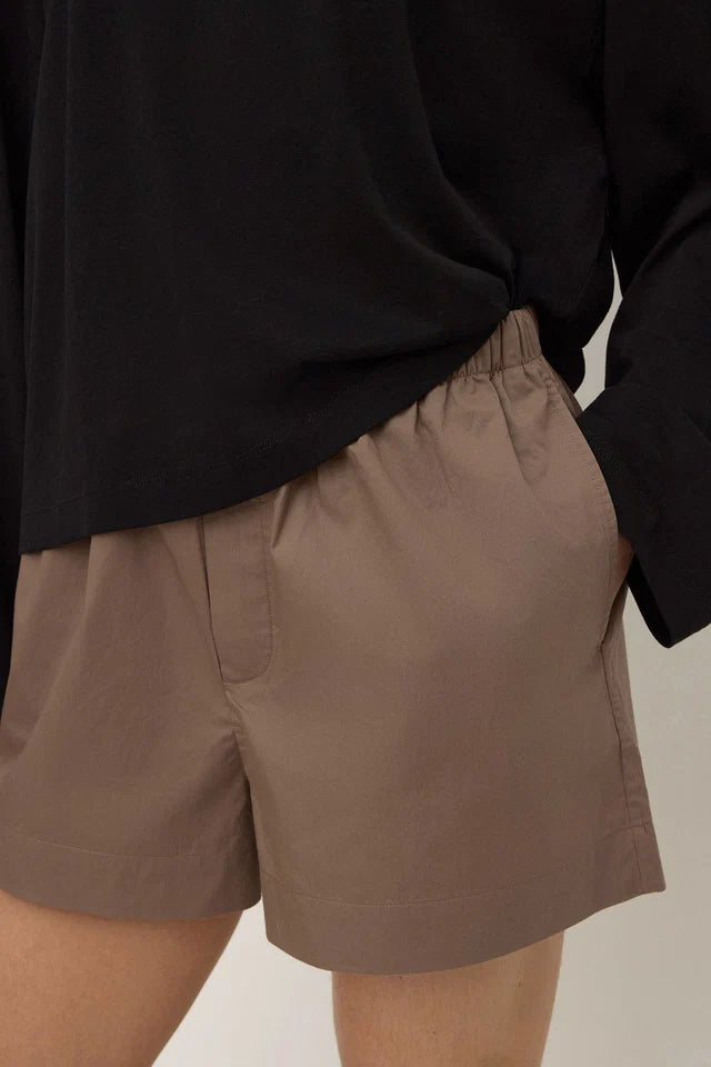 Assembly label Micha Poplin Short Dark Sand