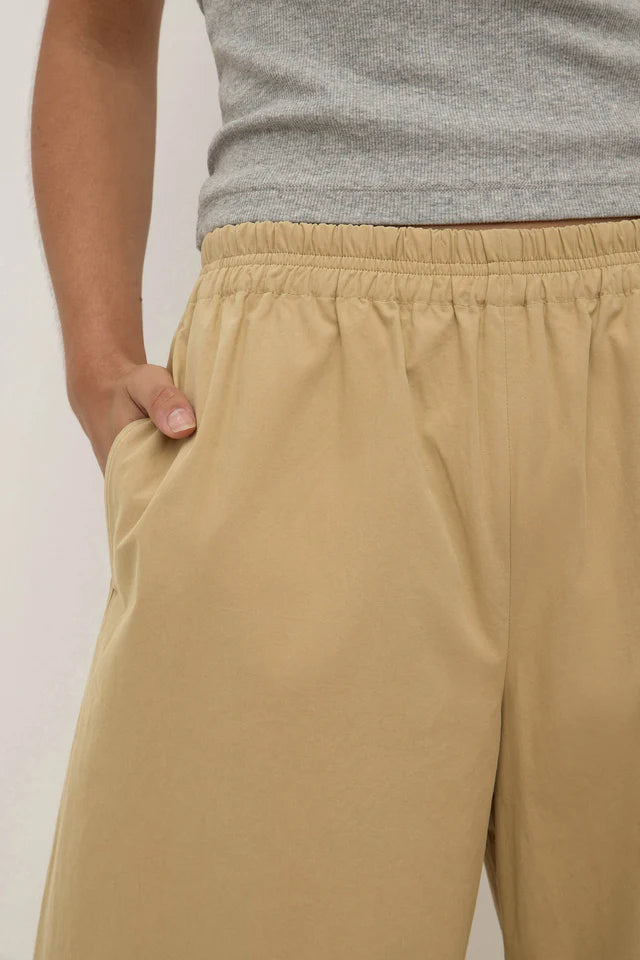Lola Barrel Pant Tan
