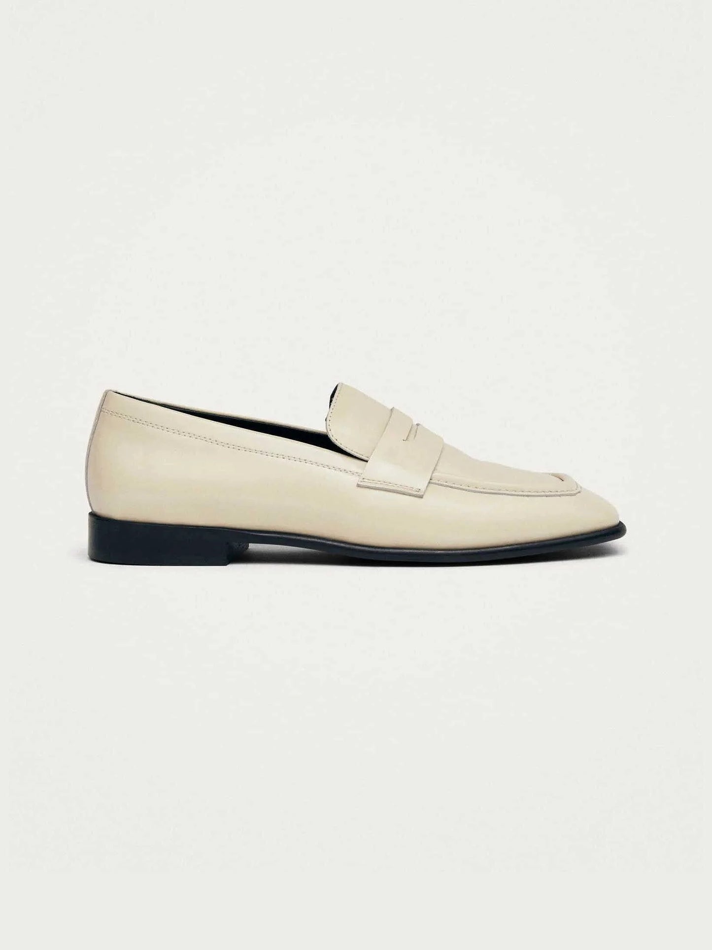 Zaha Leather Loafers Cream