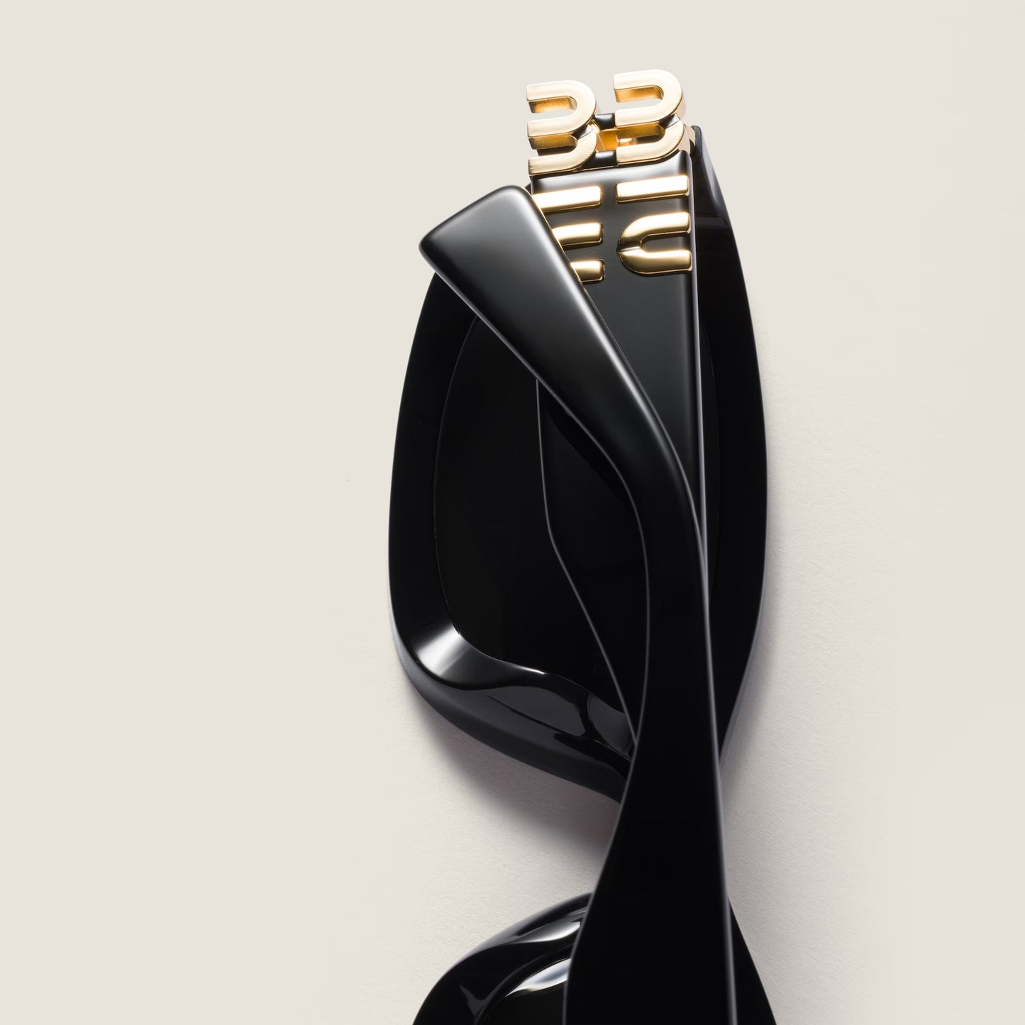 Miu Miu Rectangular Sunglasses Black 0MU B04S