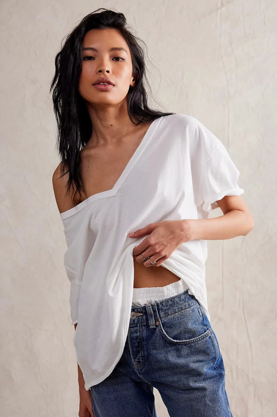 (取寄) フリーピープル レディース ニーナ ティー V Free People women Nina Tee V Ivory Free People Nina V Neck Tee Ivory - Laneway Boutique