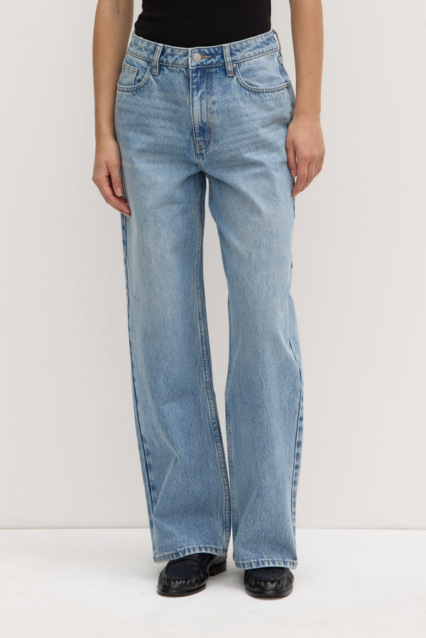 Womens Relaxed Jean Indigo Fade