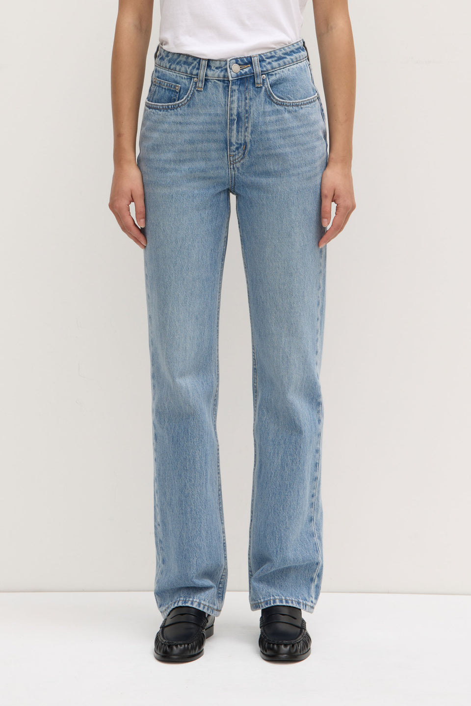 Womens Classic Straight Leg Jean Indigo Fade