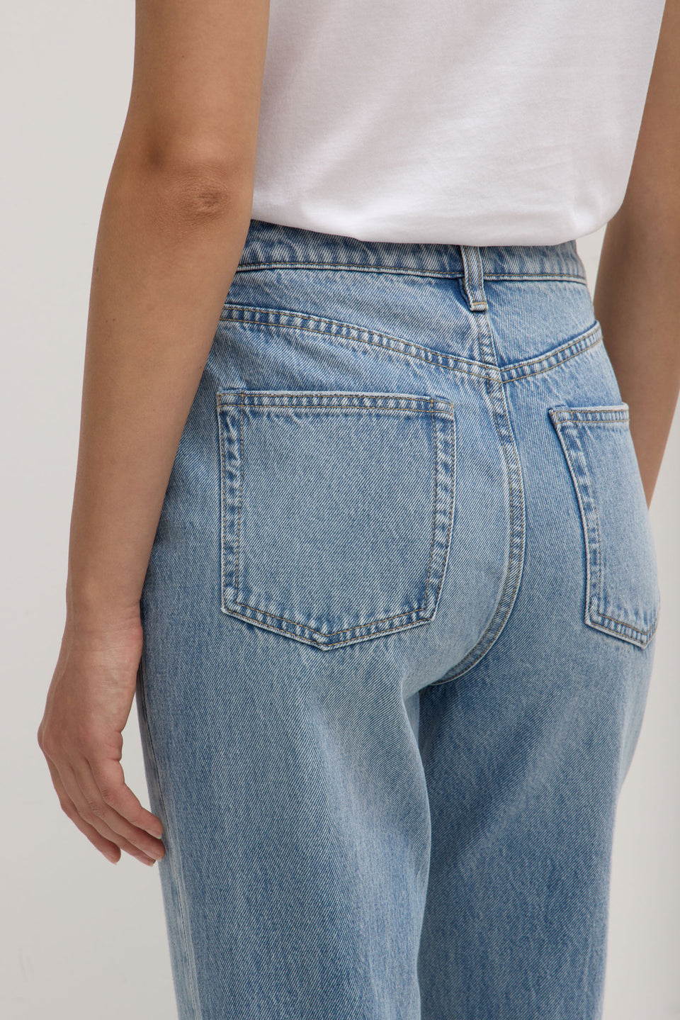 Womens Classic Straight Leg Jean Indigo Fade