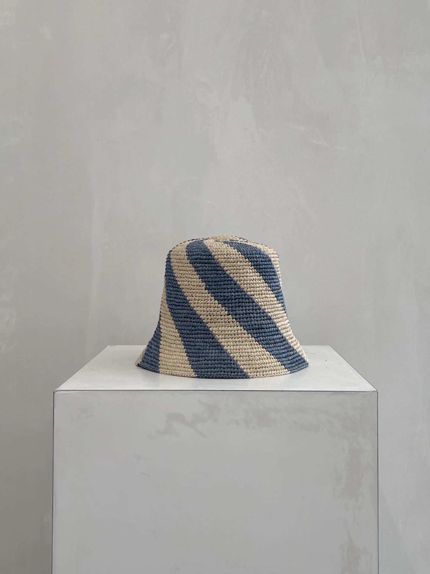 Cyla Bucket Hat Blue and Cream Spiral
