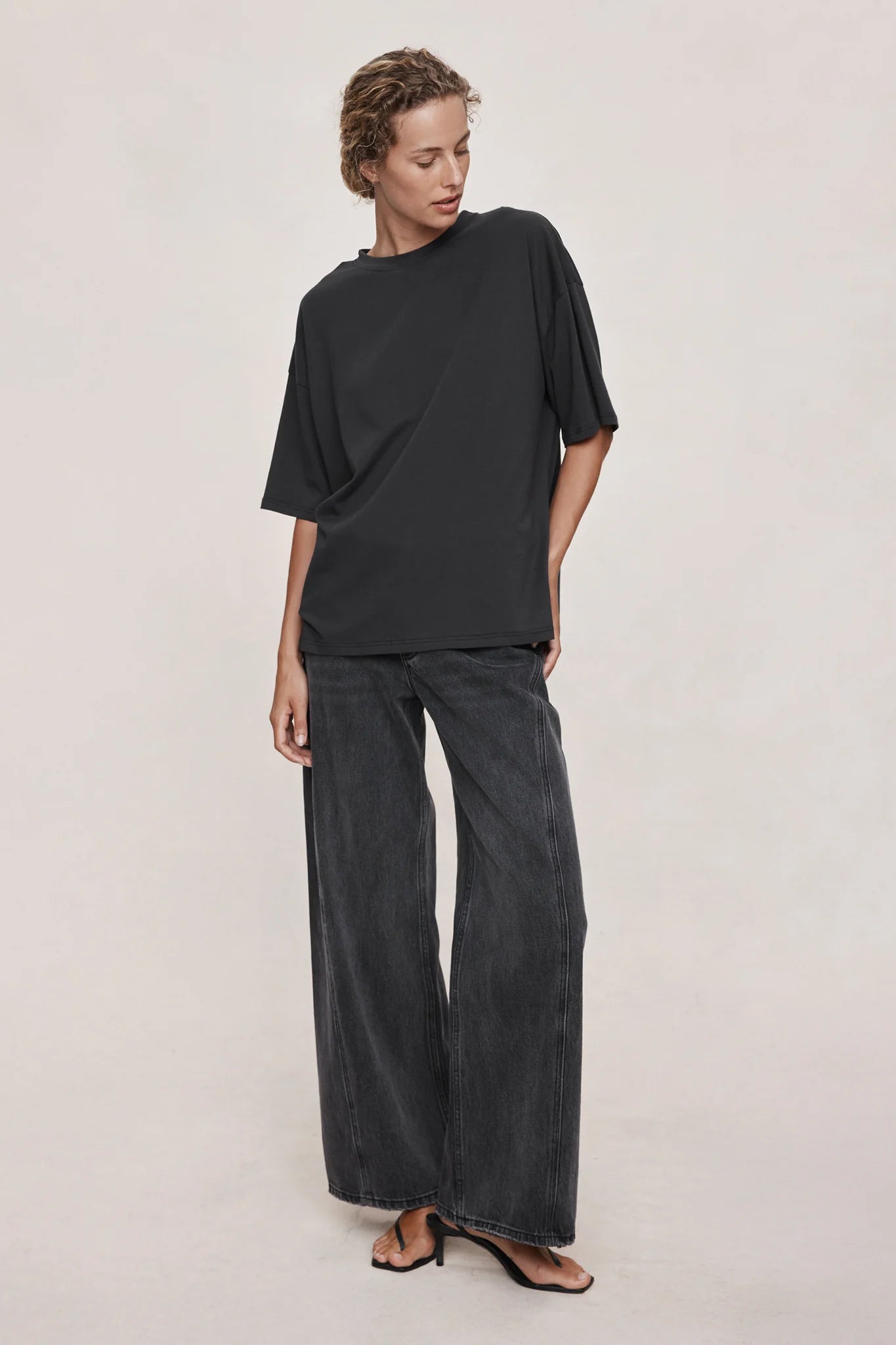 Hele Tee Black