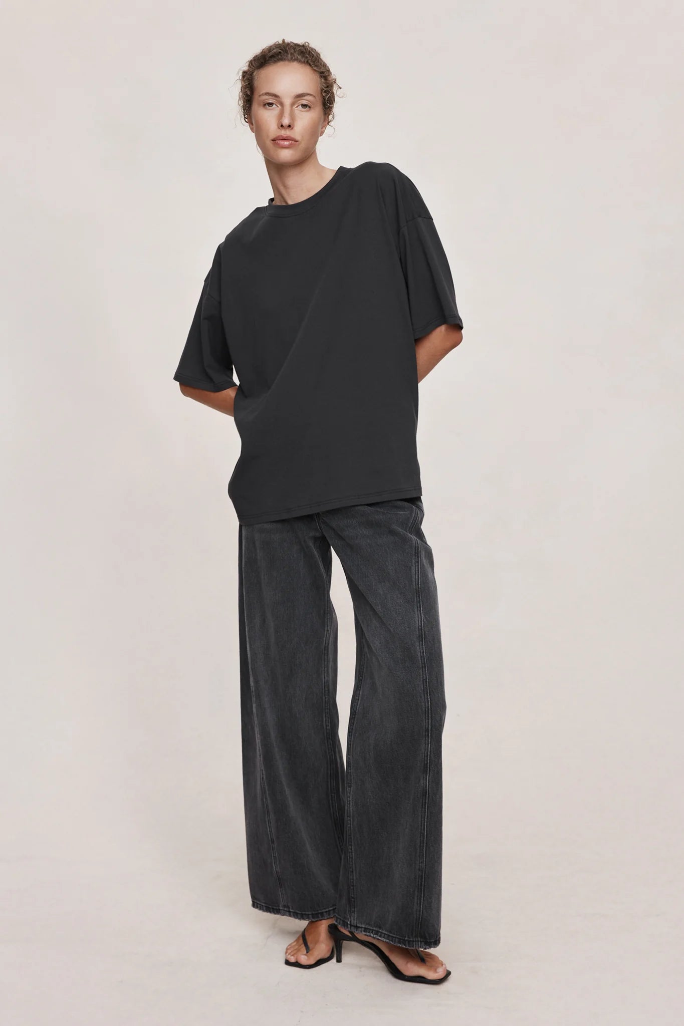 Hele Tee Black