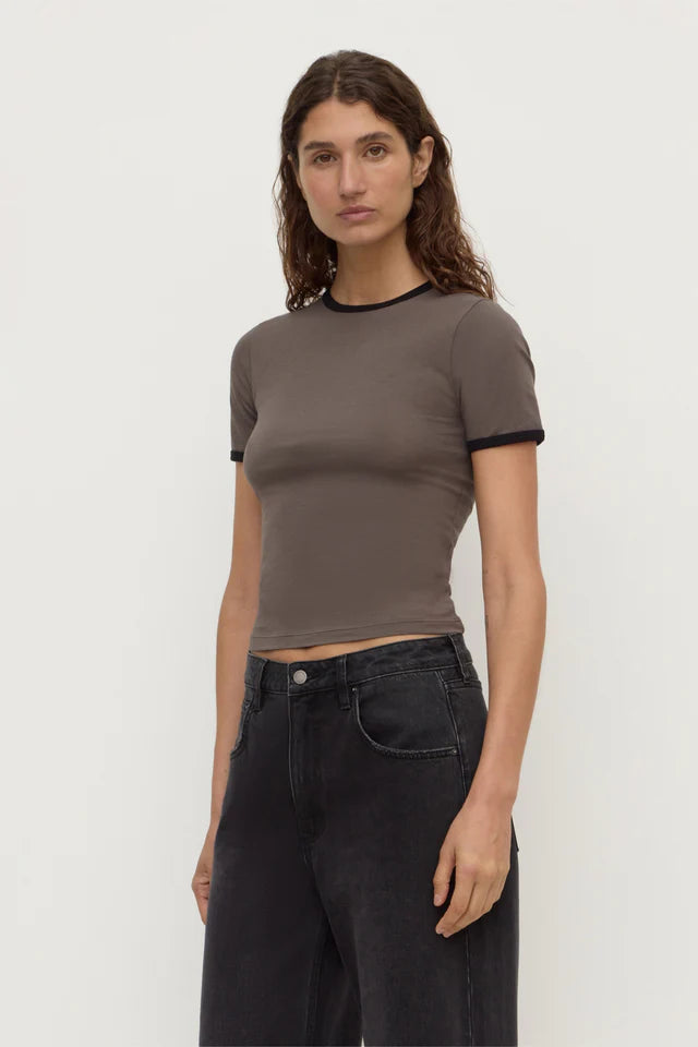 Kourt Contrast Bind Tee Bark Black