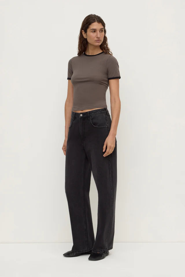 Kourt Contrast Bind Tee Bark Black