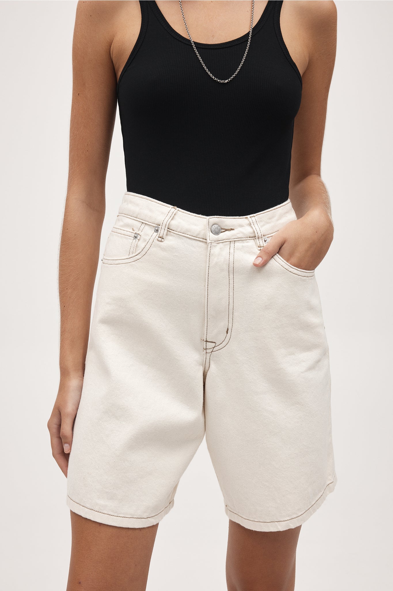 Relaxed Jean Short Ecru