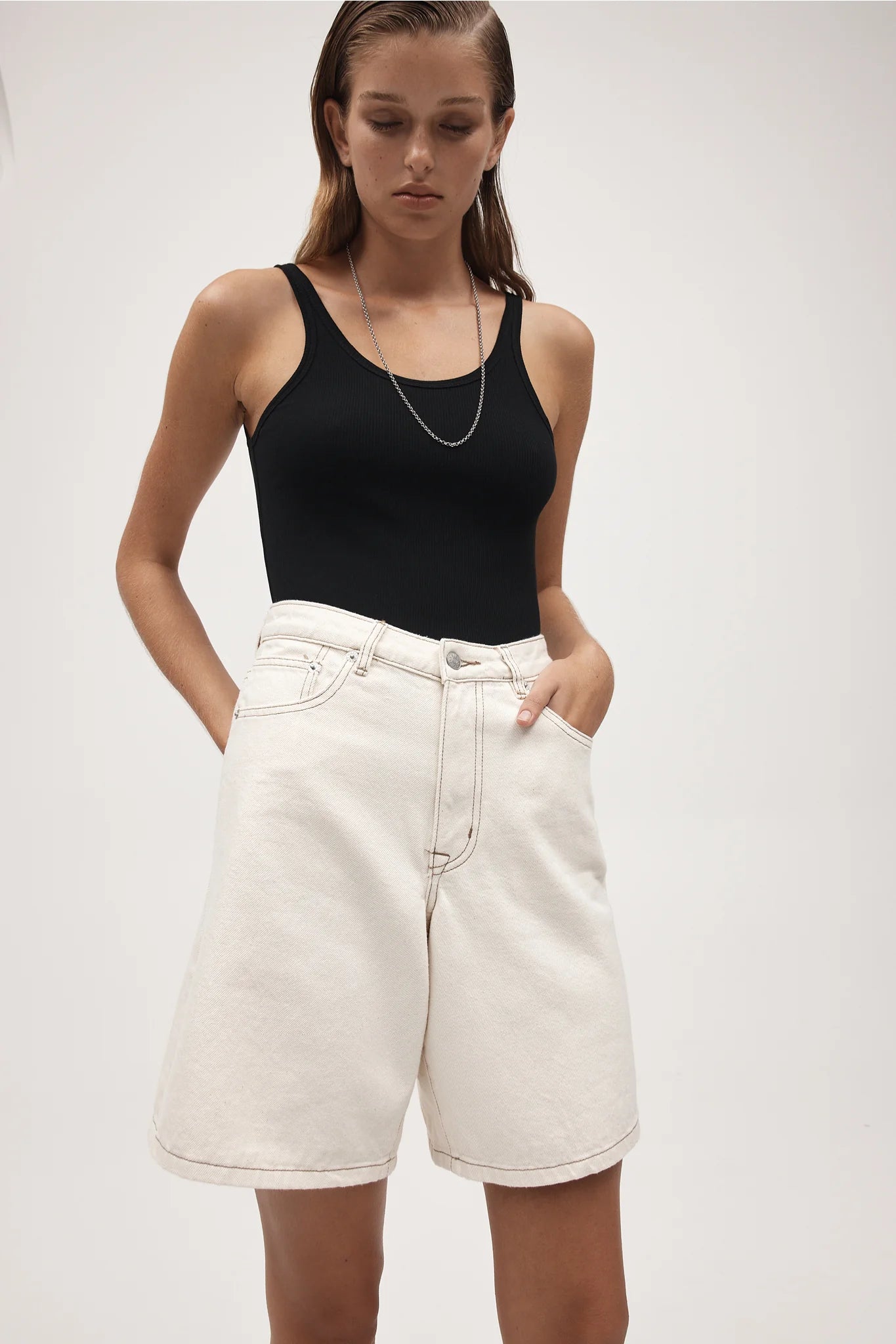 Relaxed Jean Short Ecru