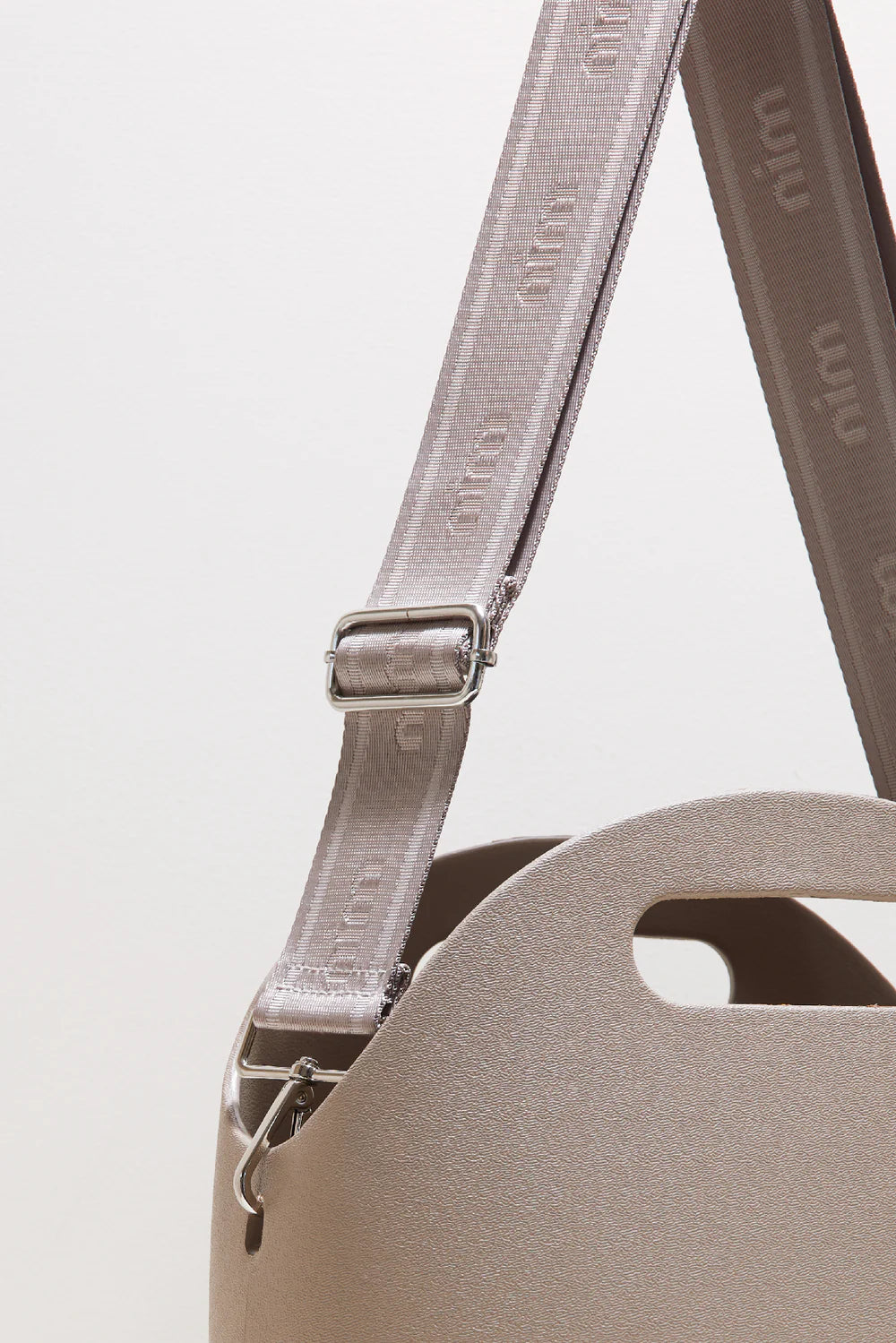 Shoulder Strap Taupe Silver