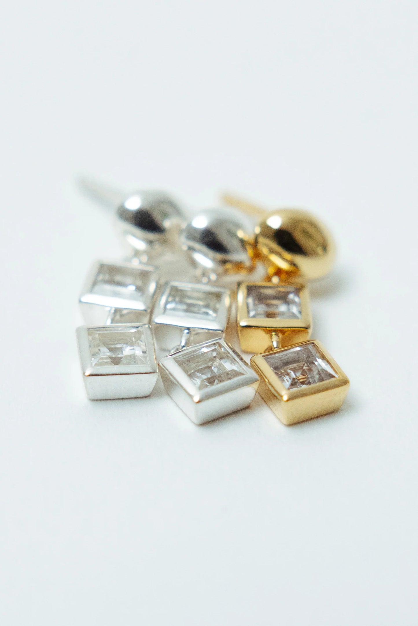 Veer Topaz Earrings Gold