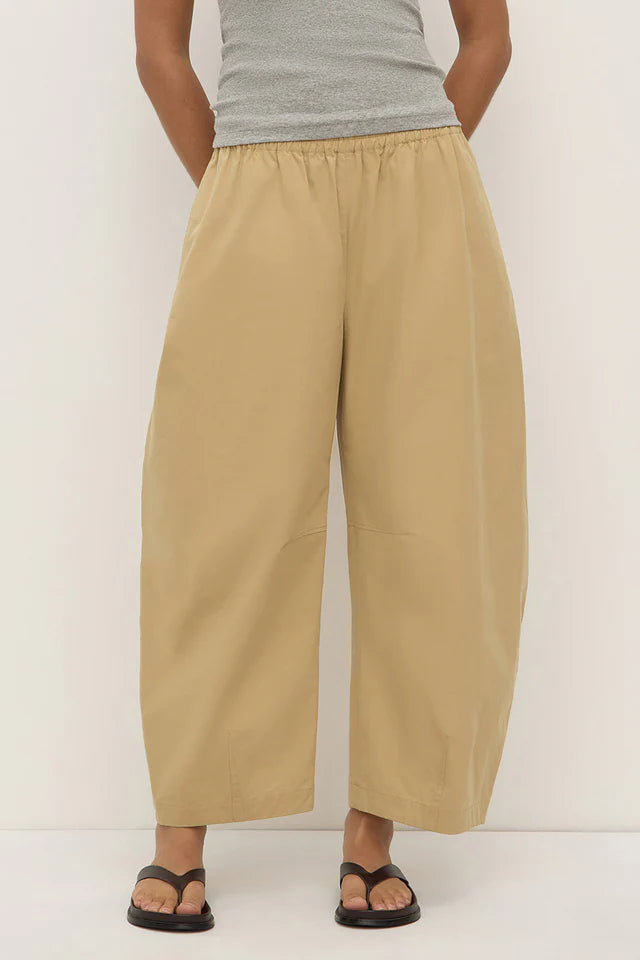 Lola Barrel Pant Tan