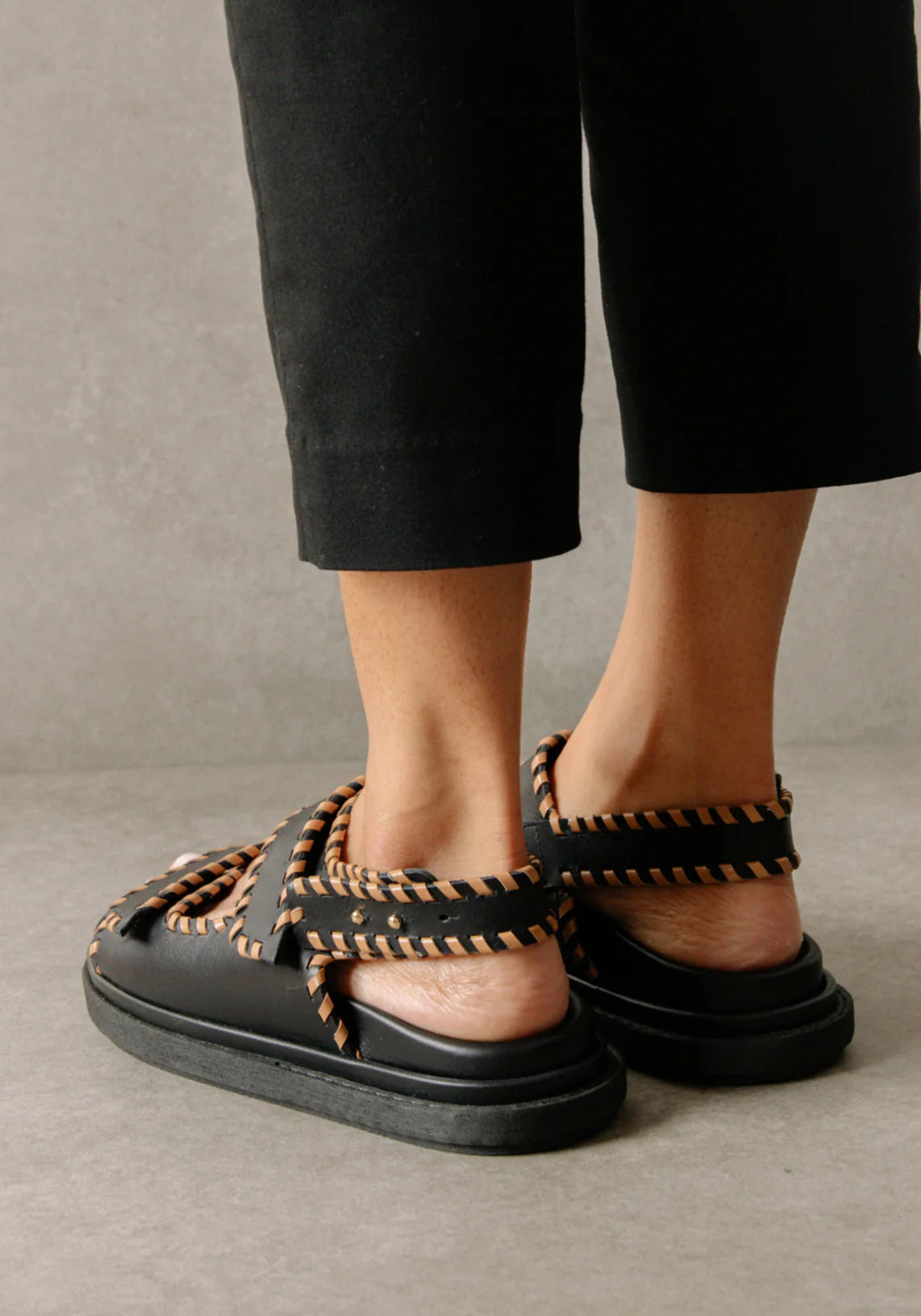 Barrel Black Tan Sandals