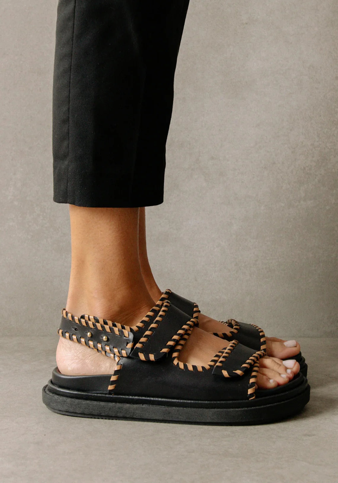 Barrel Black Tan Sandals