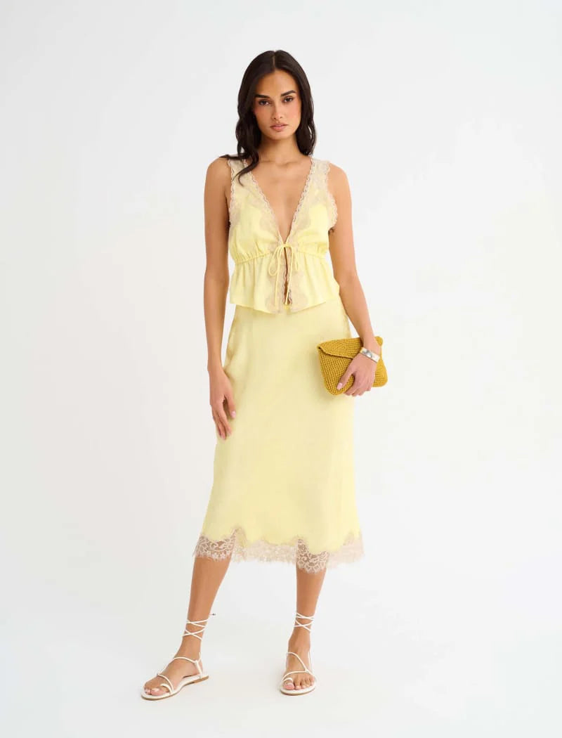 Lady Lace Top Buttercream