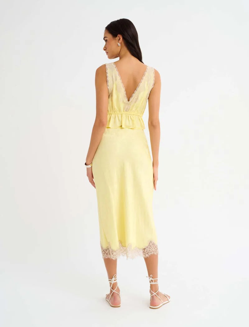 Lady Lace Top Buttercream