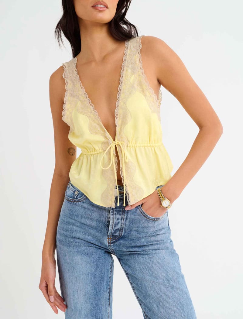 Lady Lace Top Buttercream