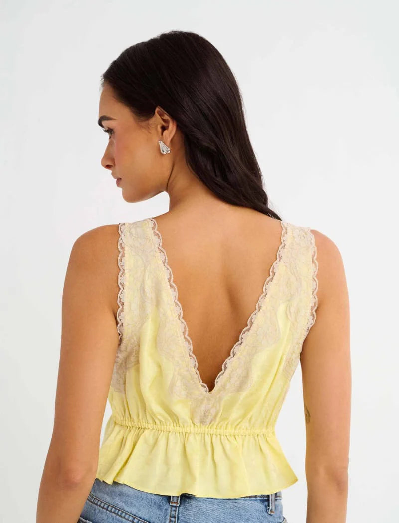 Lady Lace Top Buttercream