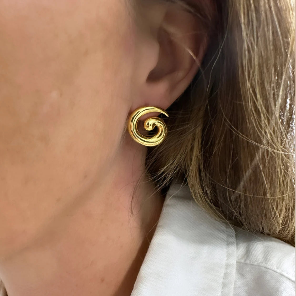 Mini Swirl Earrings Gold