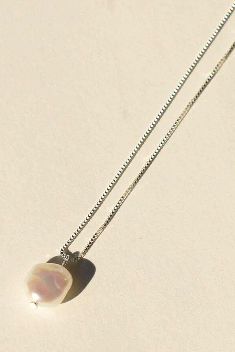 Lila Pearl Pendant Necklace Silver