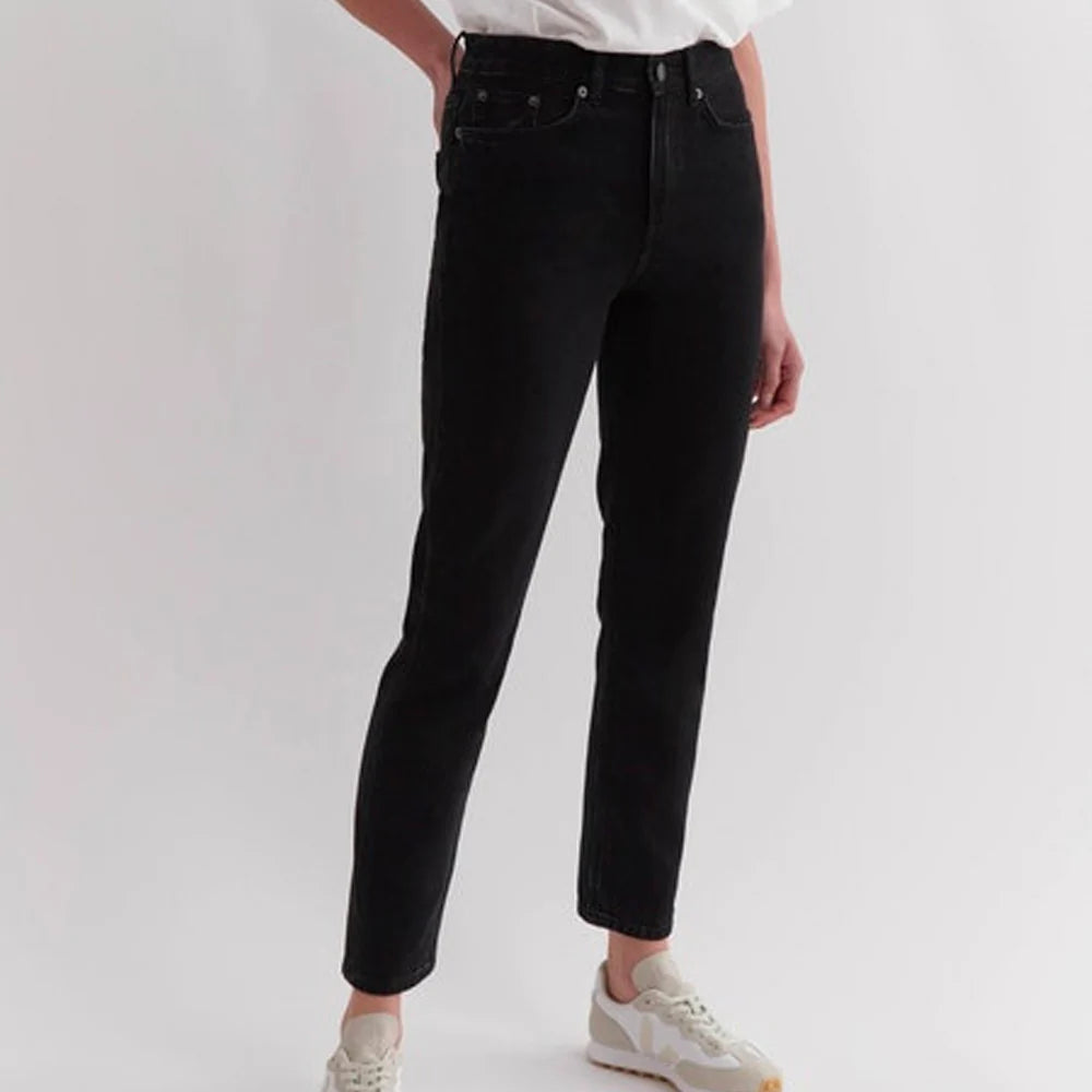 High Waist Tapered Jean Washed Black